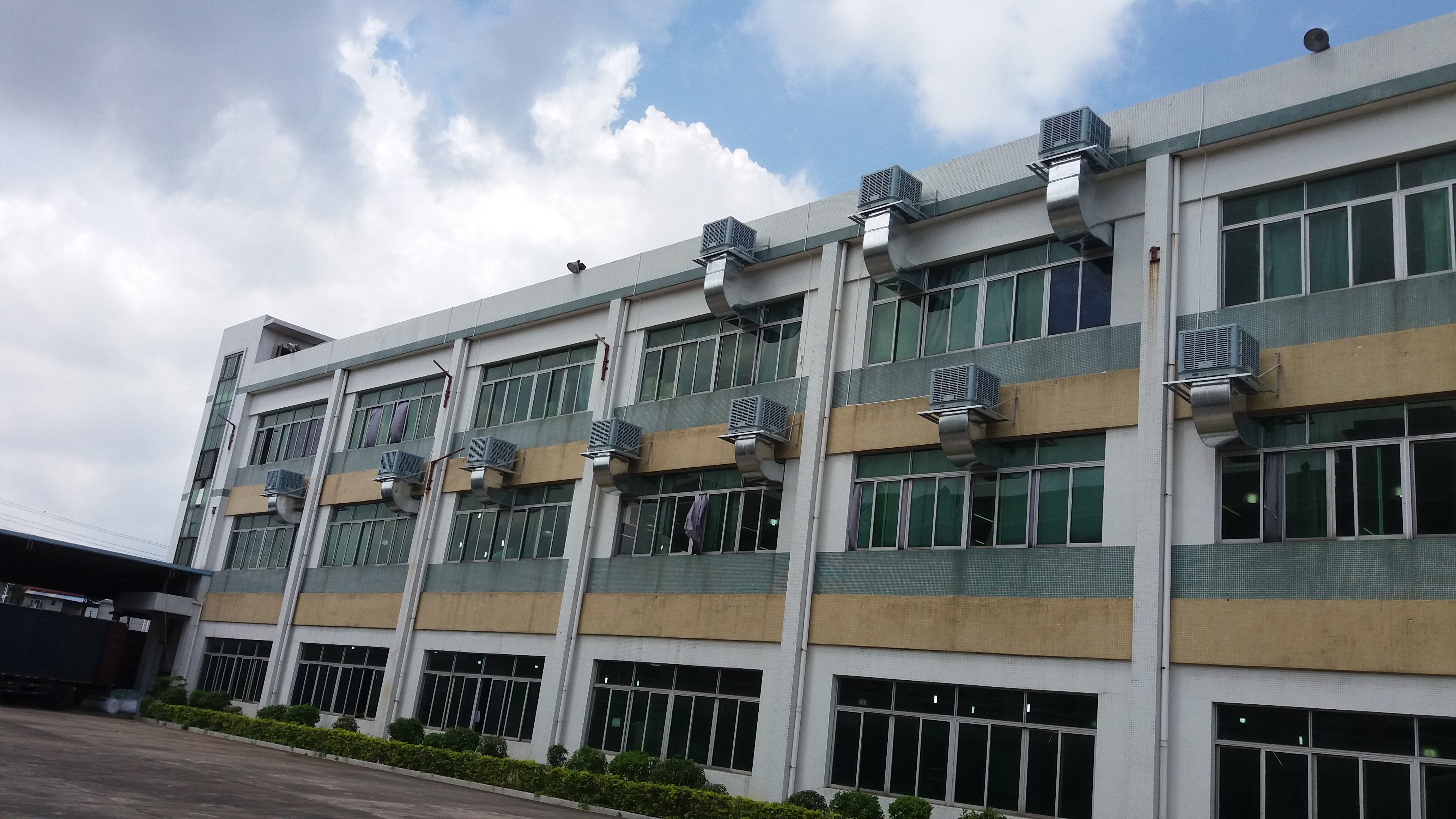 電鍍壓軸車間降溫送風(fēng)…/ 電鍍壓軸車間降溫送風(fēng)…